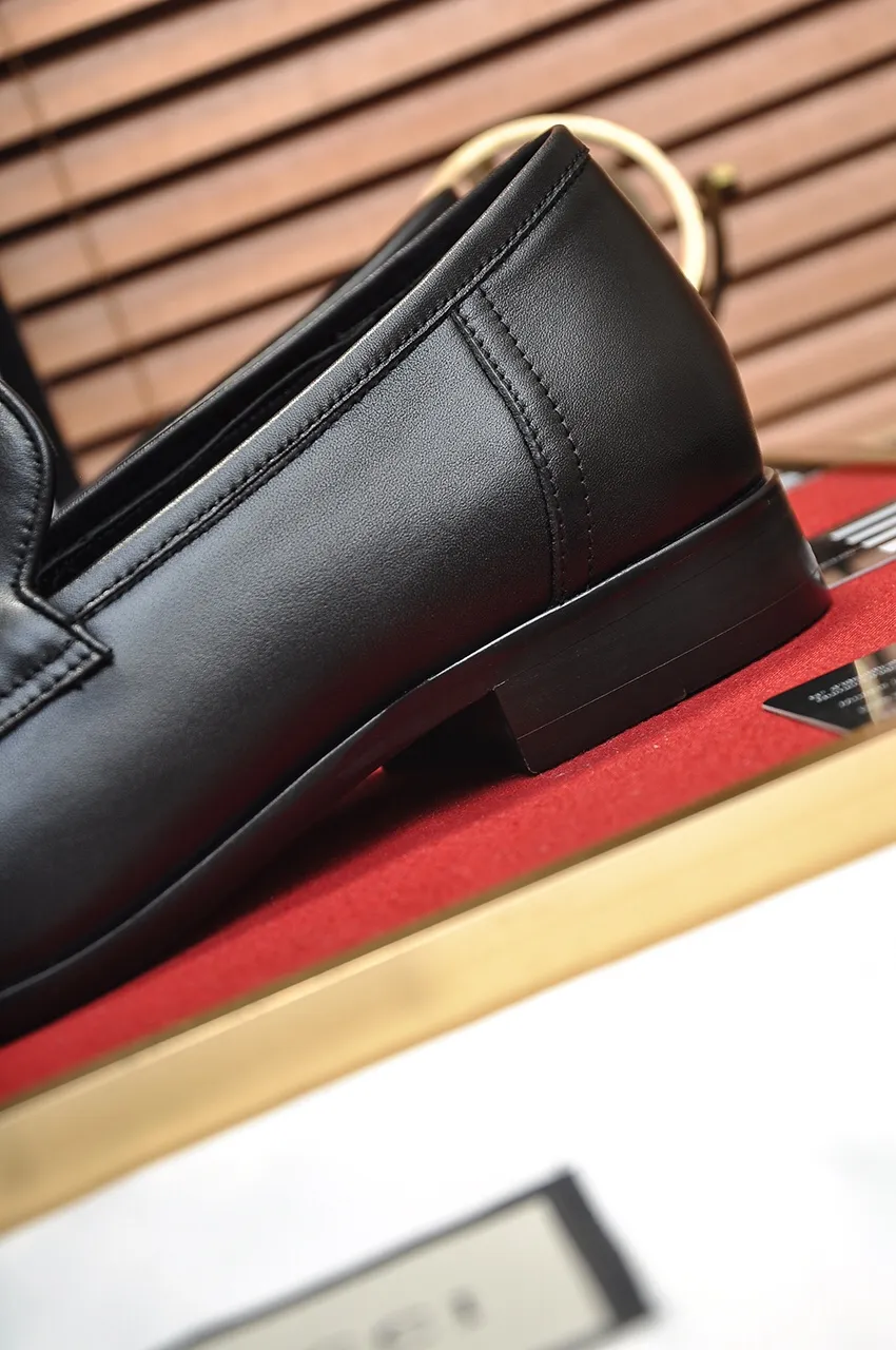 Men's shoes💰500💶Italy's top luxury men's shoe giant (GUCCI) (Gucci) (full cowhide lining) new arrival🍃Original European style🔰 Pleasant to the eye😍In order to make the shoes more durable and non-deformable🌀The production continues to follow traditional methods but there is still no lack of innovation💪Choose original sheepskin for the leather♻️ Smooth and natural And extra bright ⭐Made of imported cowhide, the first choice of rich people 38-45 (45 customized)